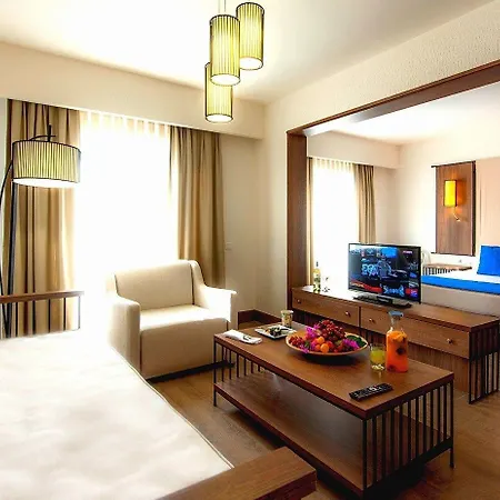 Hotel Liv By Bellazure