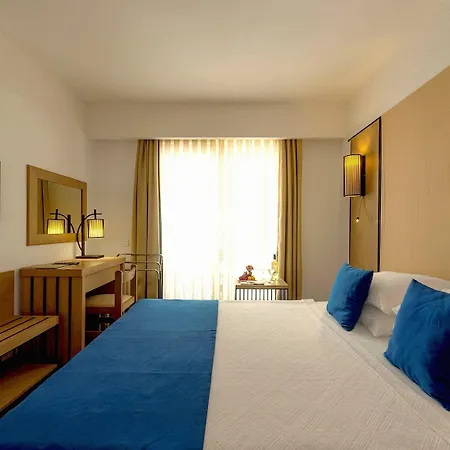 ليف هوتل باي بيلازور