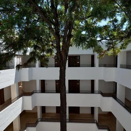 ليف هوتل باي بيلازور