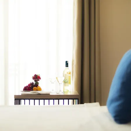 Hotel Liv By Bellazure 4*