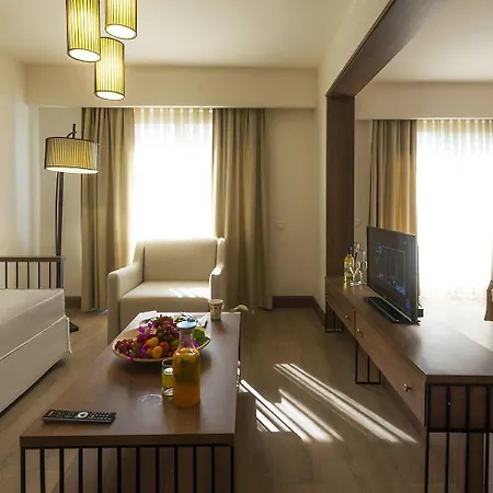 Liv By Bellazure Hotel 4*