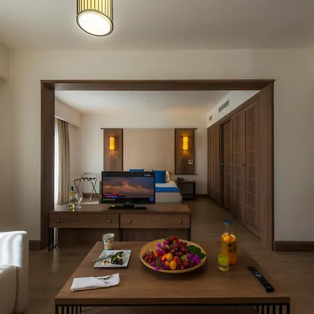 Hotel Liv By Bellazure 4*