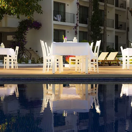 Hotel Liv By Bellazure 4*