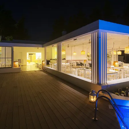 Liv By Bellazure Hotel 4*