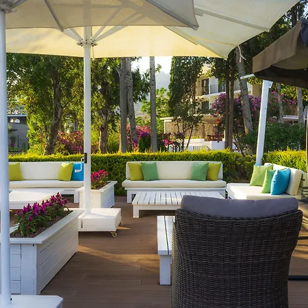 Hotel Liv By Bellazure