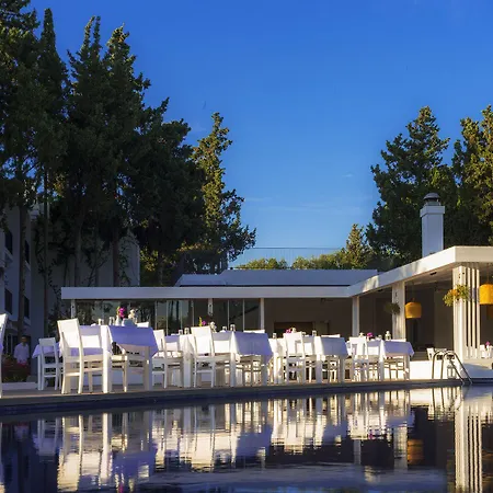 Hotel Liv By Bellazure 4*