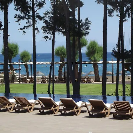 Liv By Bellazure Hotel