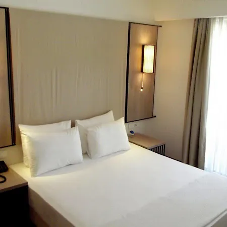 Liv By Bellazure Hotel Akiarlar