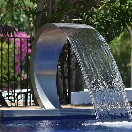 Liv By Bellazure Hotel 4*