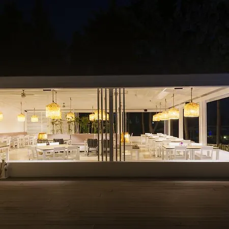 Hotel Liv By Bellazure 4*